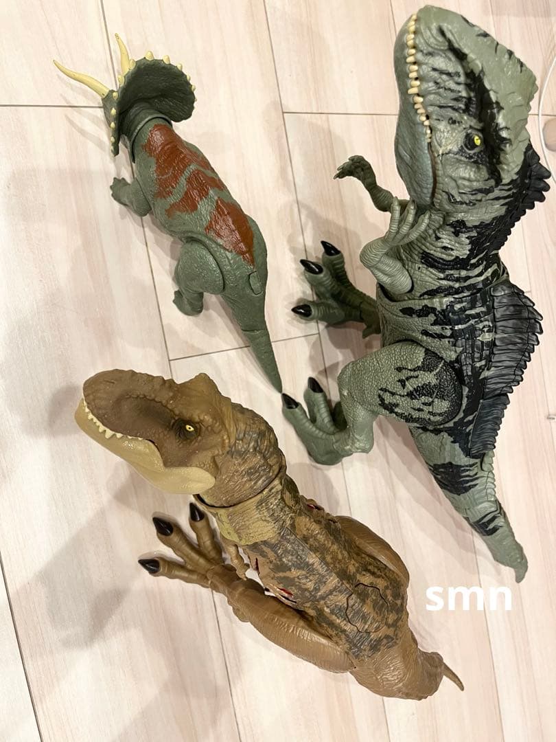 ジュラシックパーク　フィギュア　恐竜　三体セット　かなりおおきめ