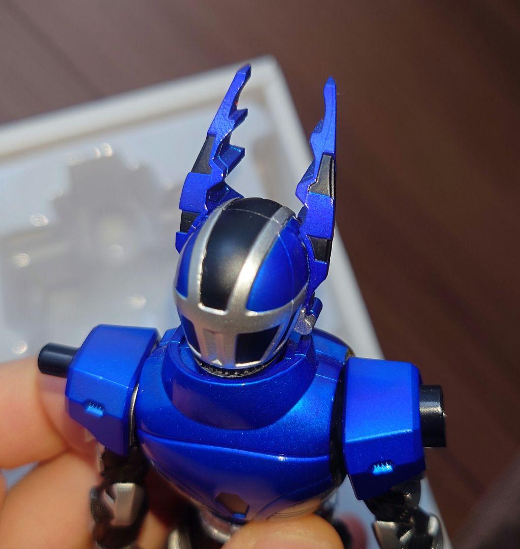 S.H.Figuarts (真骨彫製法)仮面ライダーカブト 仮面ライダーガタック