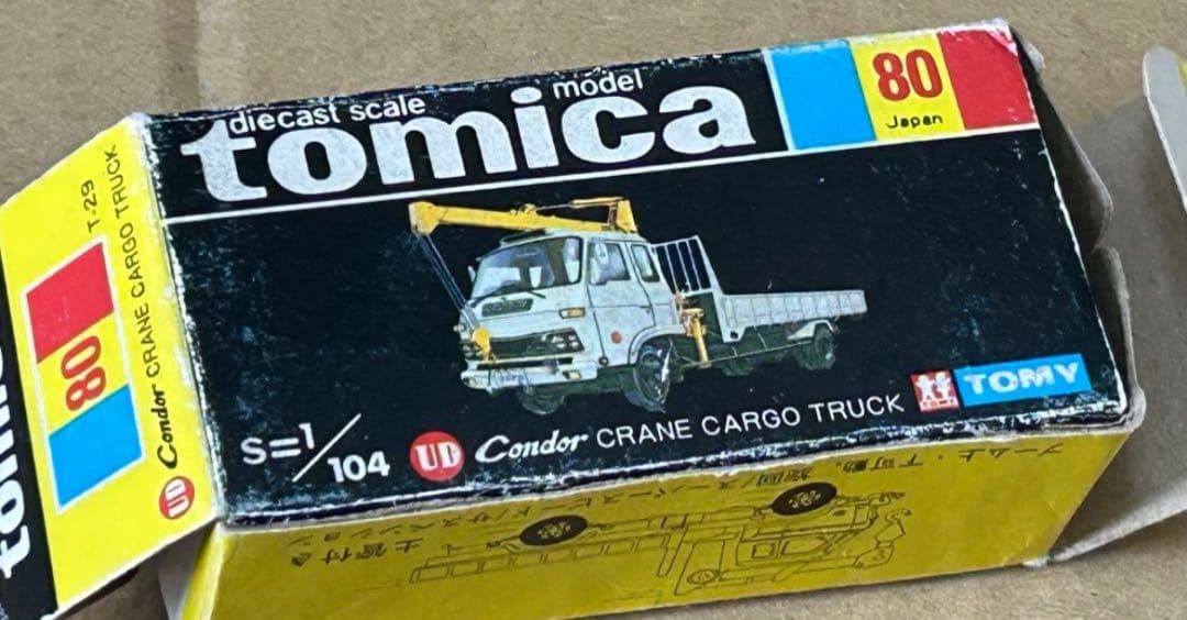 トミカ UD コンドル クレーン付カーゴトラック