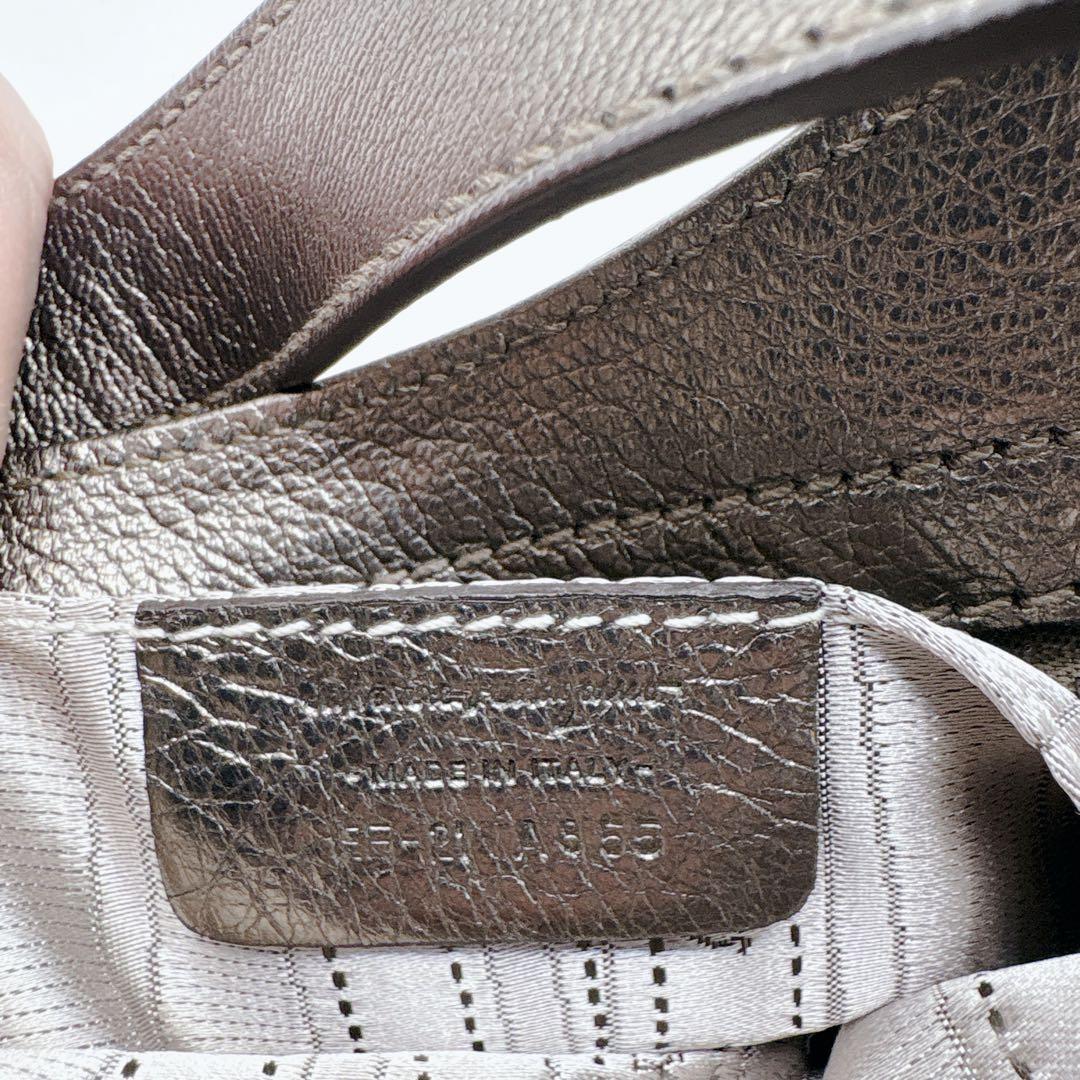 【極美品】フェラガモ　ショルダーバッグ レザー　ガンチーニ　メタリックシルバー