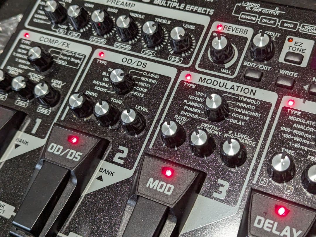 値下！BOSSボスME-70 マルチエフェクターハードケース 説明書アダプター他