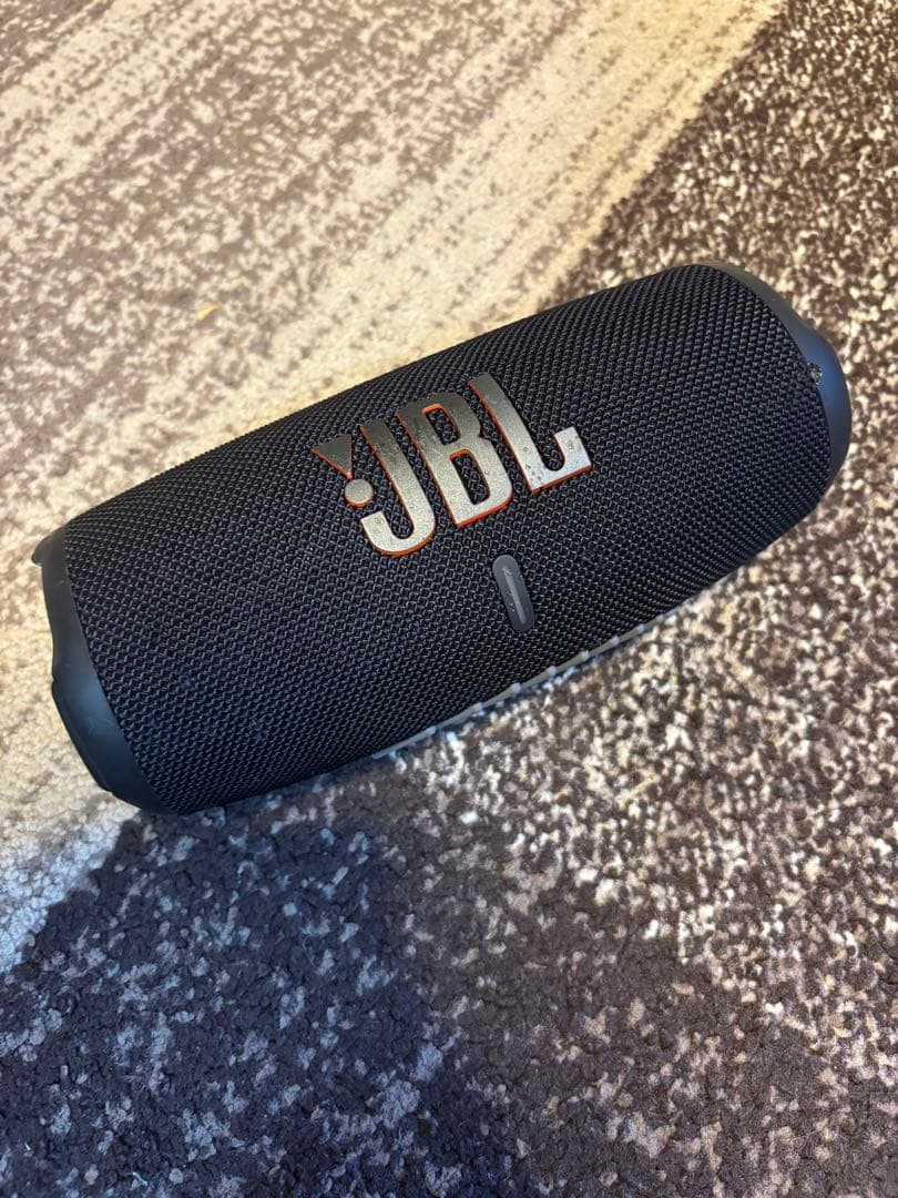 JBL charge5 ワイヤレススピーカー　カバー付き　音質良き