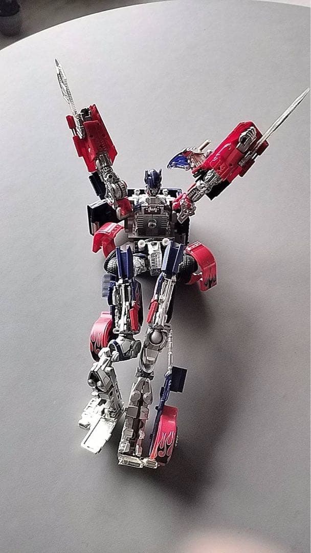 トランスフォーマー　オプティマス　プラモデル