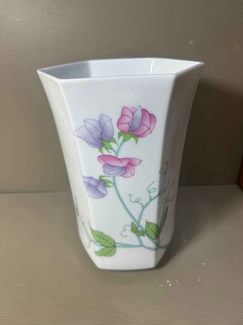 2564  香蘭社　薔薇　六角花瓶　未使用