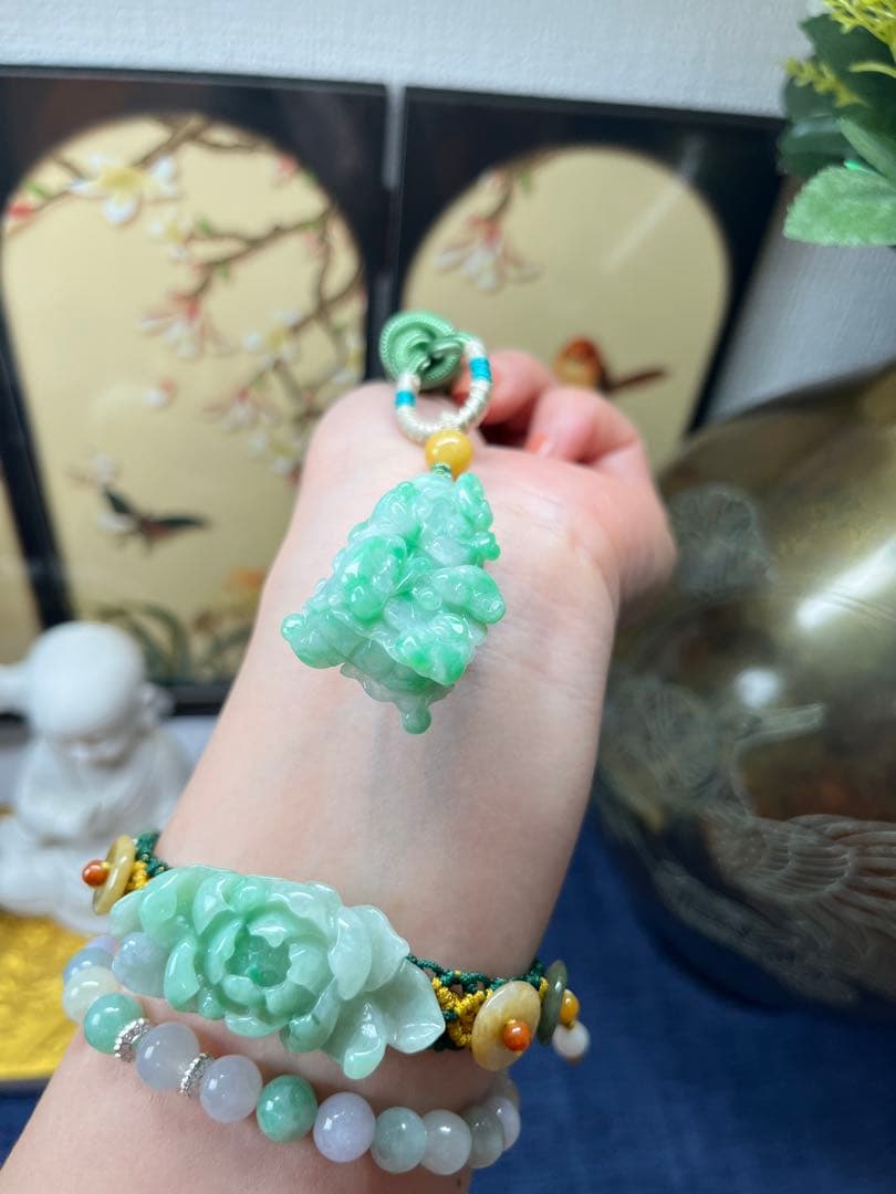 贅沢品❣️本翡翠　貴重なアップルグリーン翡翠・吉祥如意紋付きの発財白菜　鑑定書付き