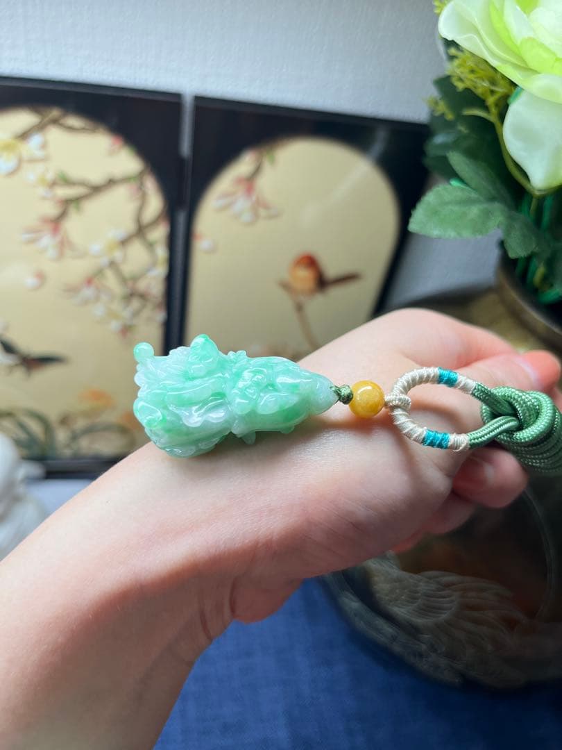贅沢品❣️本翡翠　貴重なアップルグリーン翡翠・吉祥如意紋付きの発財白菜　鑑定書付き
