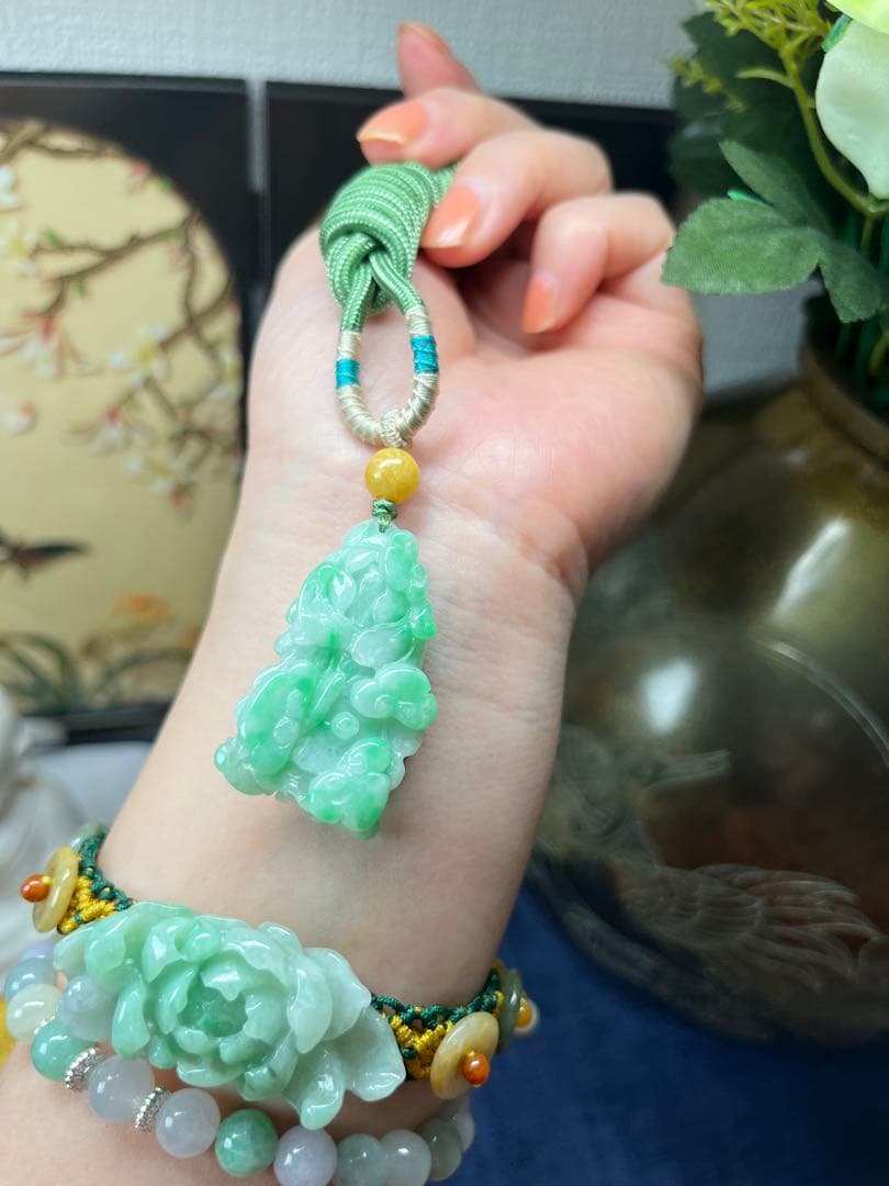 贅沢品❣️本翡翠　貴重なアップルグリーン翡翠・吉祥如意紋付きの発財白菜　鑑定書付き