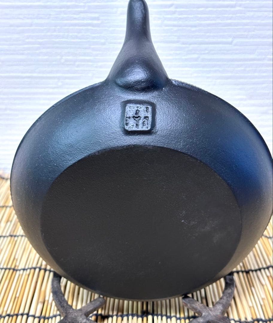 新品、供箱付　南部盛榮堂OIGEN造　１６型アラレ　ＩＨ対応品　南部鉄瓶　鉄瓶