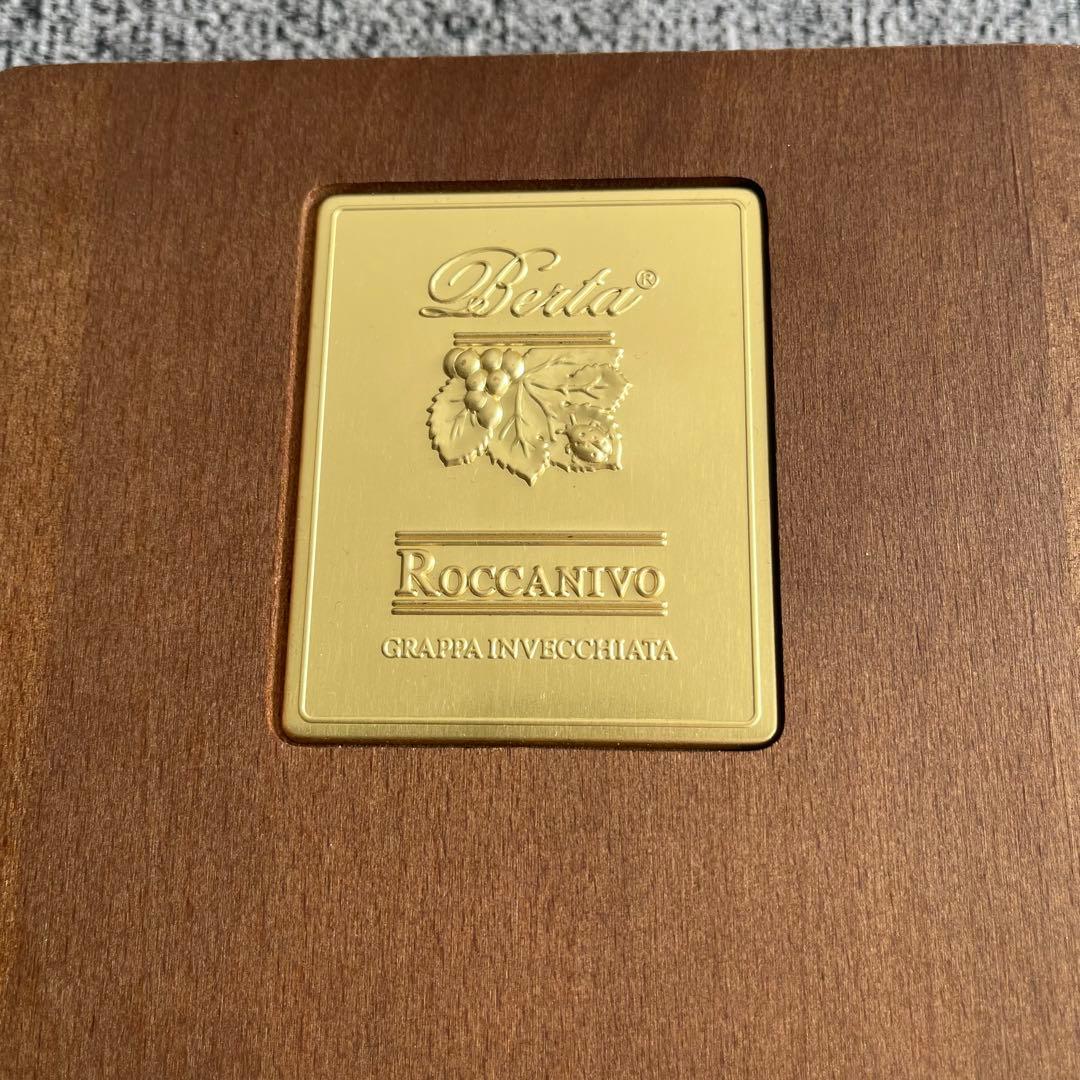 ロッカニーヴォ グラッパ ディ バルベーラ ダスティ 木箱入り 700ml