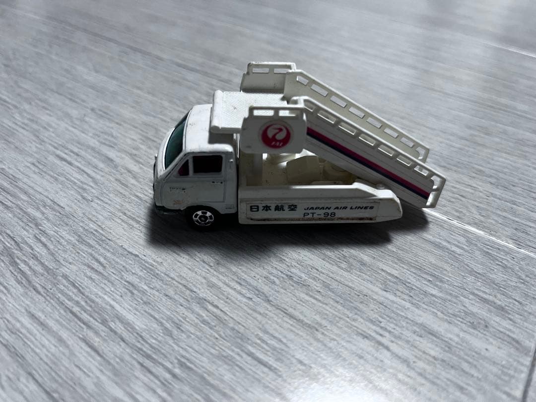 トミカ トヨタ ハイエース スロープ付き 日本航空仕様