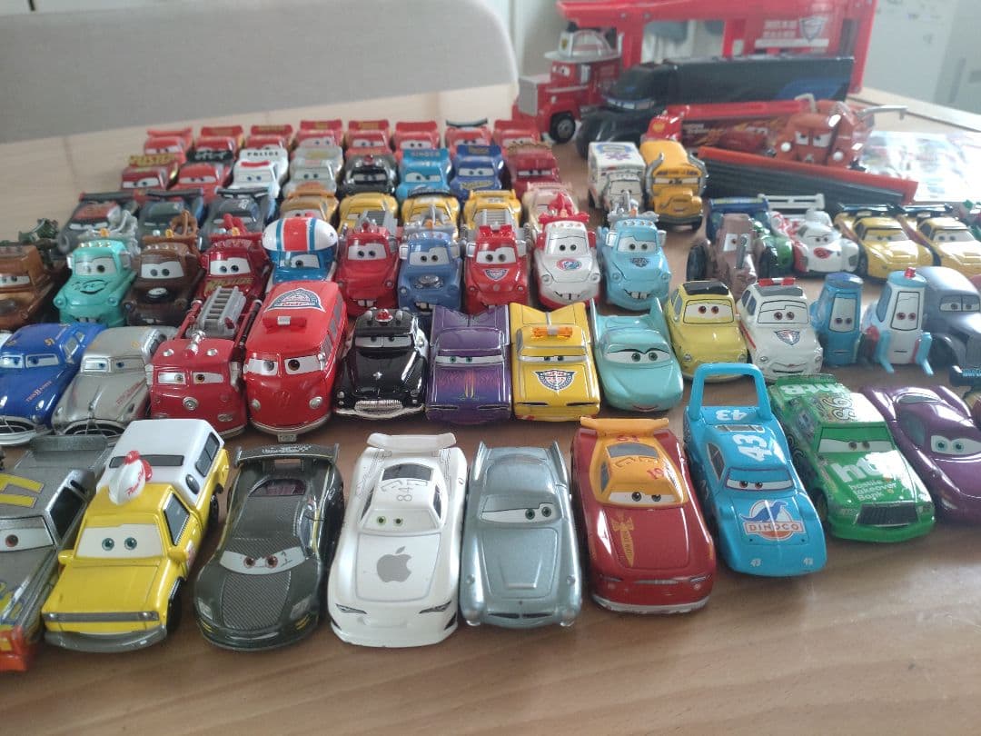 カーズ　トミカ　図鑑　まとめ売り　70台以上　レア、廃盤あり