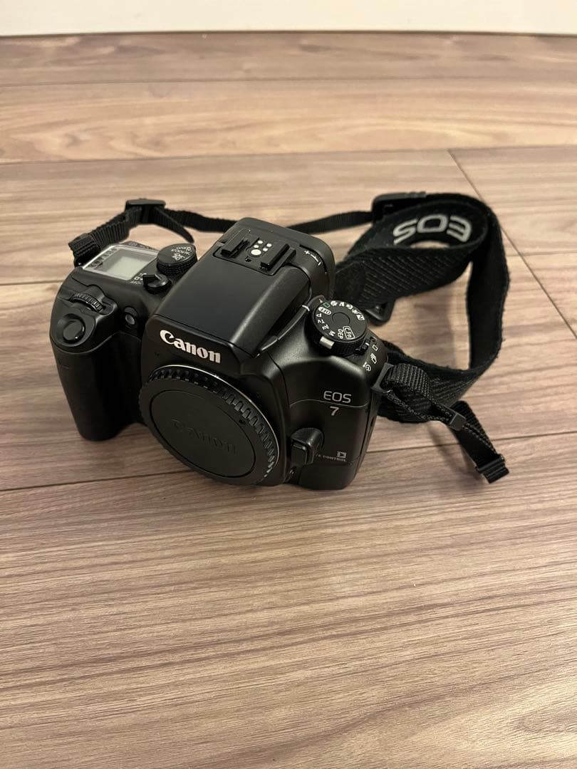 Canon EOS 7 フィルム一眼レフカメラ 本体＋純正ストラップ付き