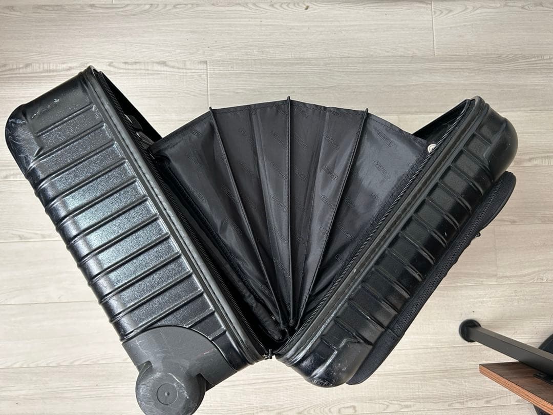 RIMOWA リモワ　機内持ち込み　2輪　TSAロック　黒