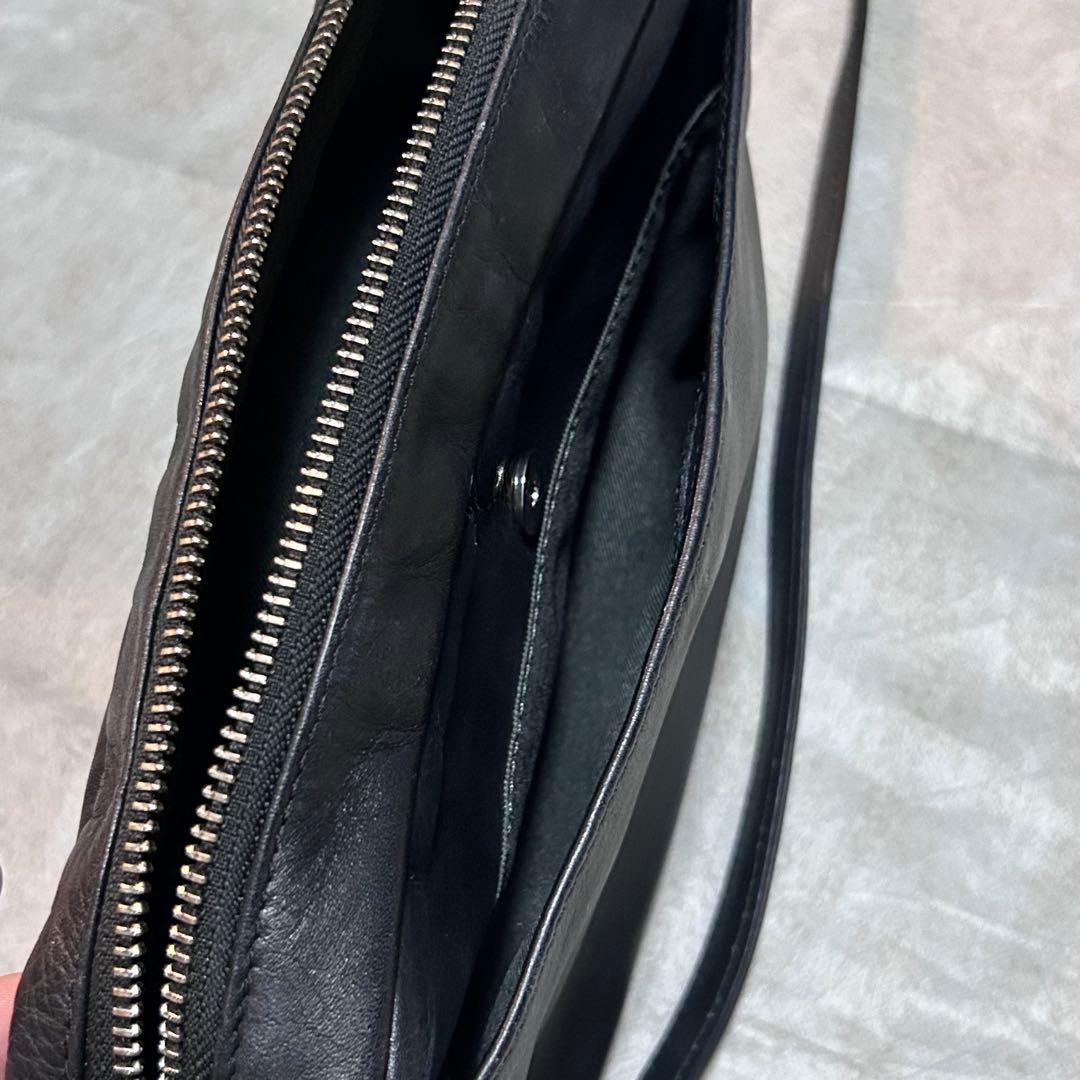 ear PAPILLONNER 《牛革》エンボス ショルダーバッグ ブラック