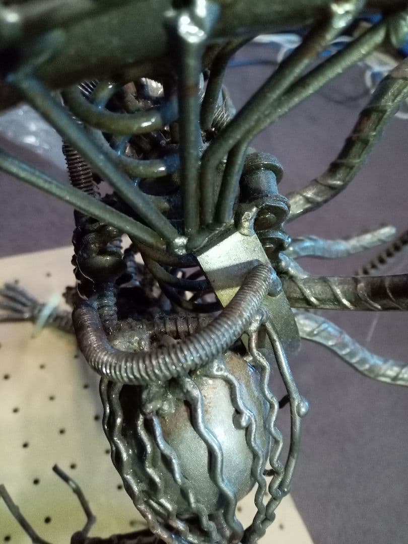 メタルアート　エイリアン　廃材アート