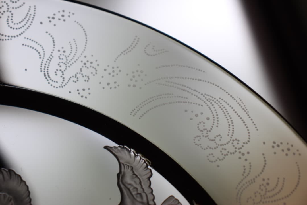 未使用・箱入　HOYAクリスタル　飛鶴金縁波紋様大皿　飾皿