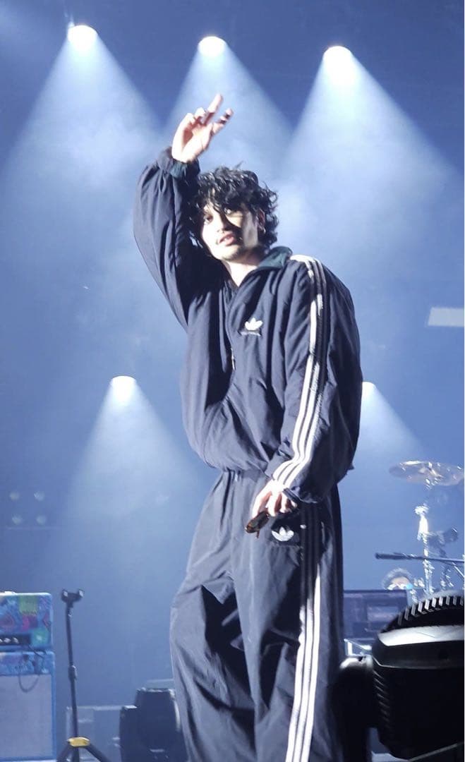 adidasトラックジャケット