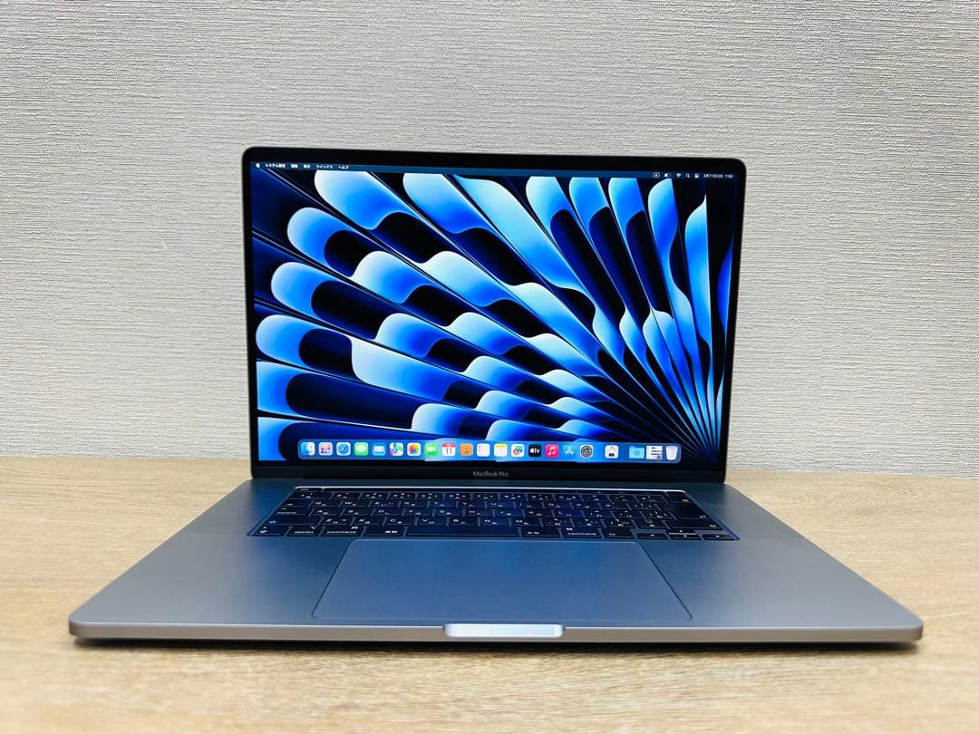 2025年OS] 美品MacBook Pro ／4K／ほぼ新品バッテリー