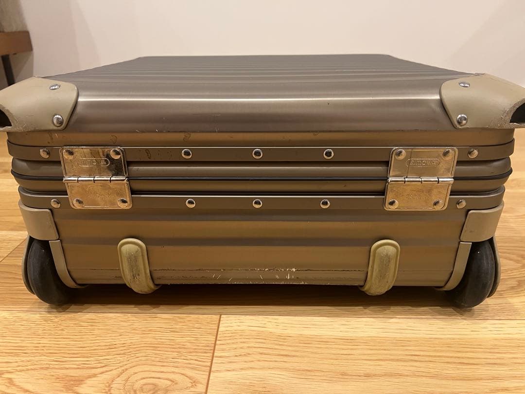 TOPAS TITANIUMリモワトパーズ チタニウム28L 2輪スーツケース