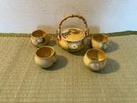 白菊文様京急須と湯のみセット ― 室町風意匠・静けさと調和を楽しむ茶器 ―