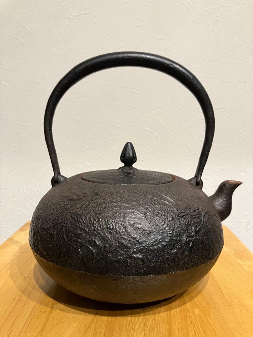 本番盛岡 薫山 南部鉄器 鉄瓶 平丸型 雲龍 1.6リットル