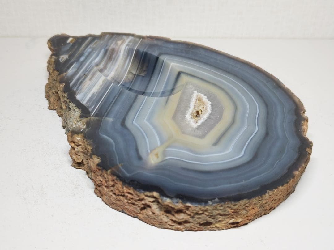 瑪瑙 1.7kg メノウ 原石 鑑賞石 自然石 誕生石 水石 鉱物 宝石 置石