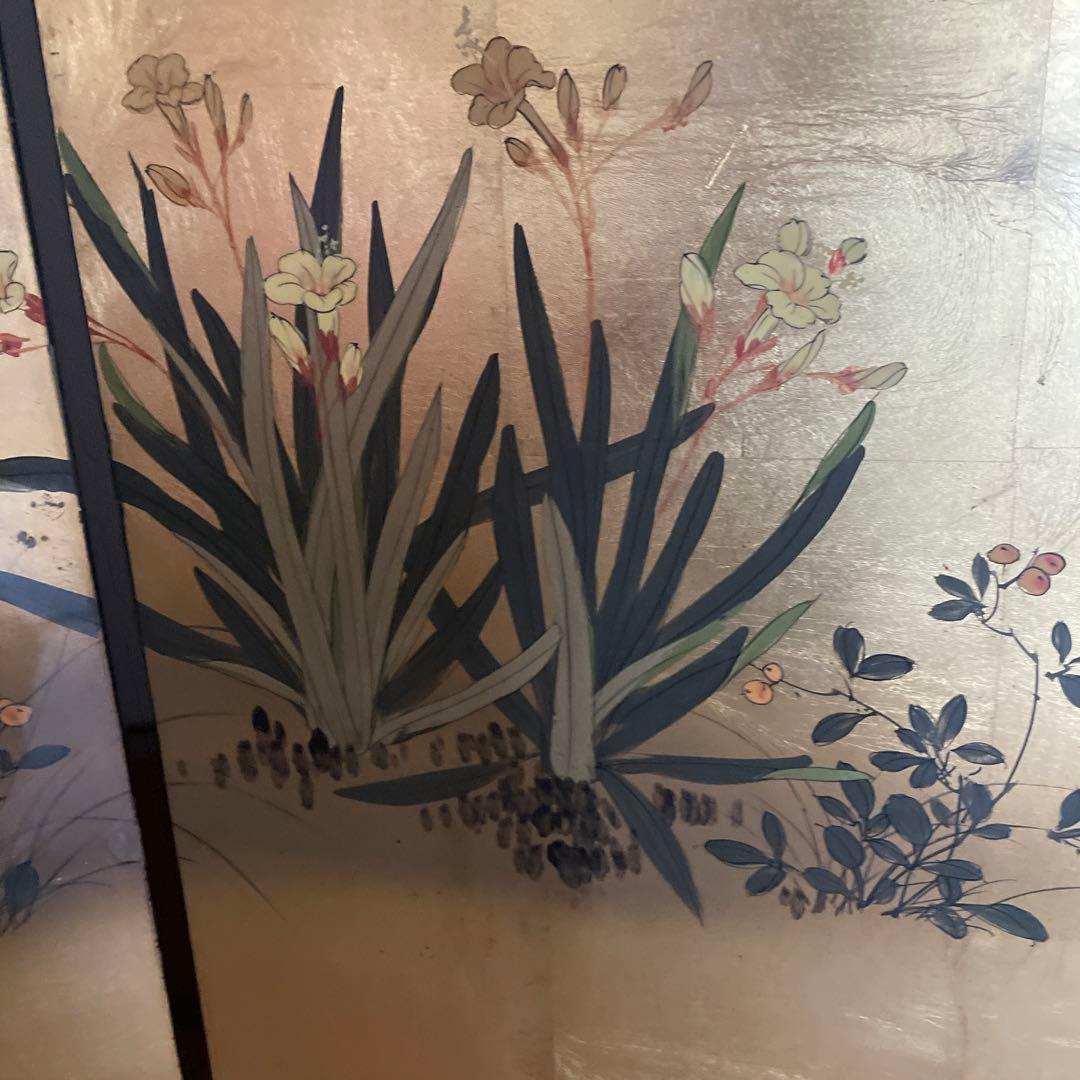 金箔の伝統的な日本の屏風