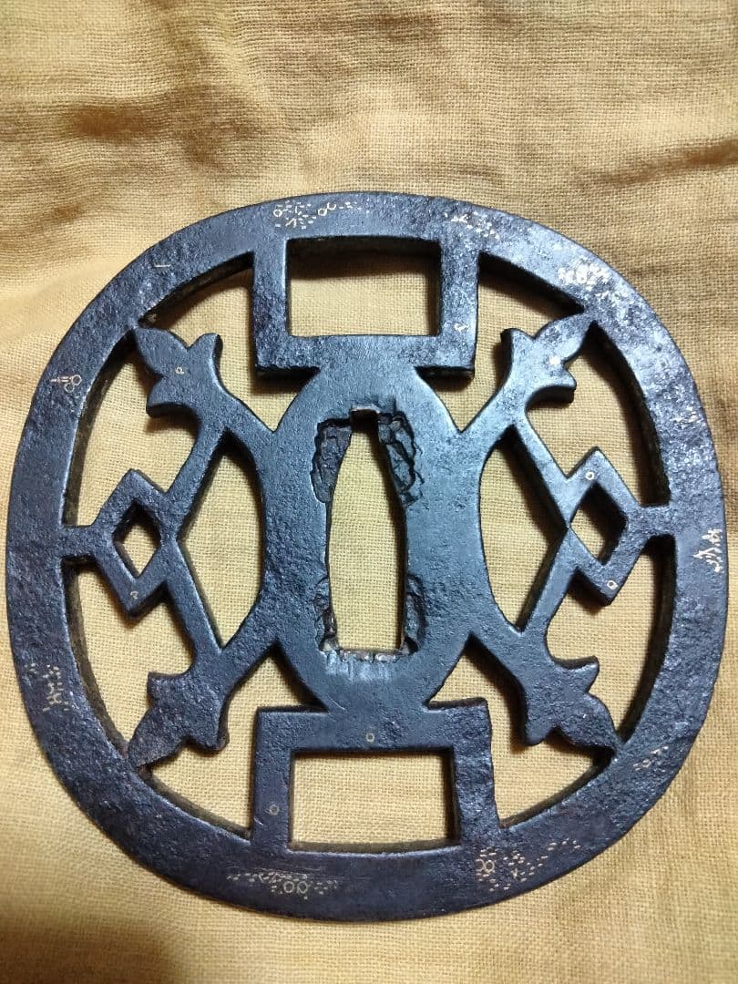 ♦最終価格♦　鉄地大鍔　鐔　(肥後透かし)　江戸時代　象嵌