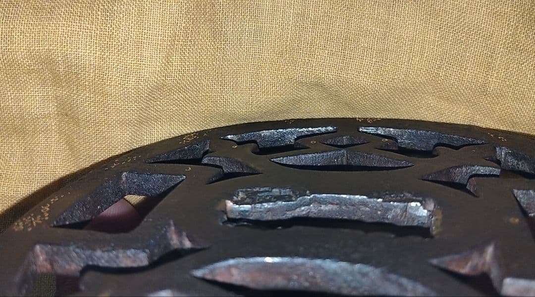 ♦最終価格♦　鉄地大鍔　鐔　(肥後透かし)　江戸時代　象嵌