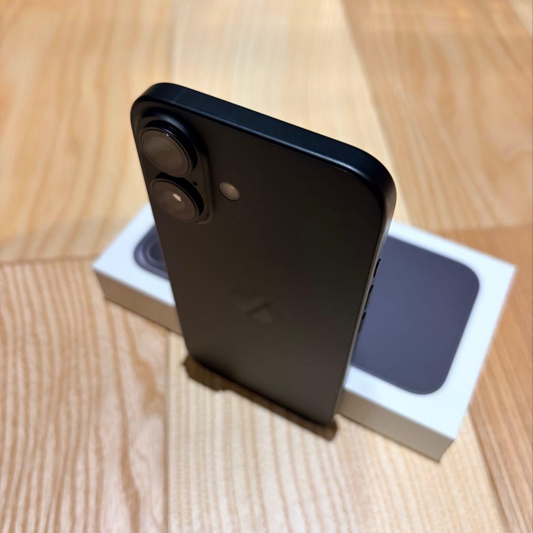 Apple iPhone16 128GB ブラック 本体 SIMフリー 美品