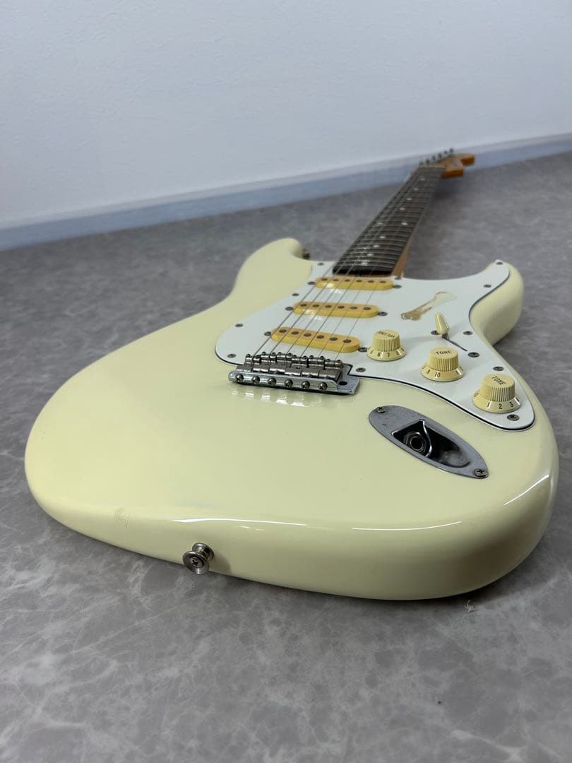 Squier【Stratocaster エレキギター クリーム】