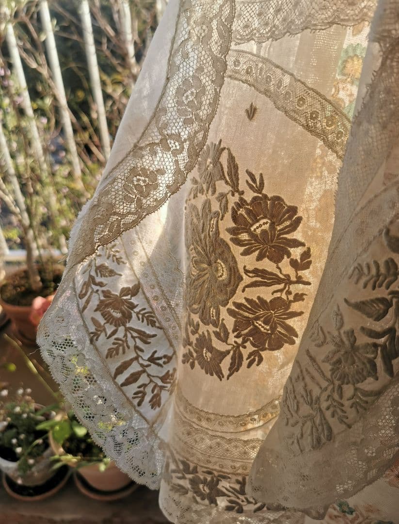 アンティーク フランス 美しい盛上刺繍 ノルマンディーレース 象牙色アイボリー