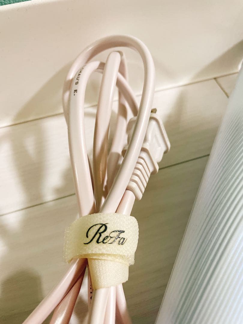 ReFa ドライヤー 光沢メタリック仕上げ