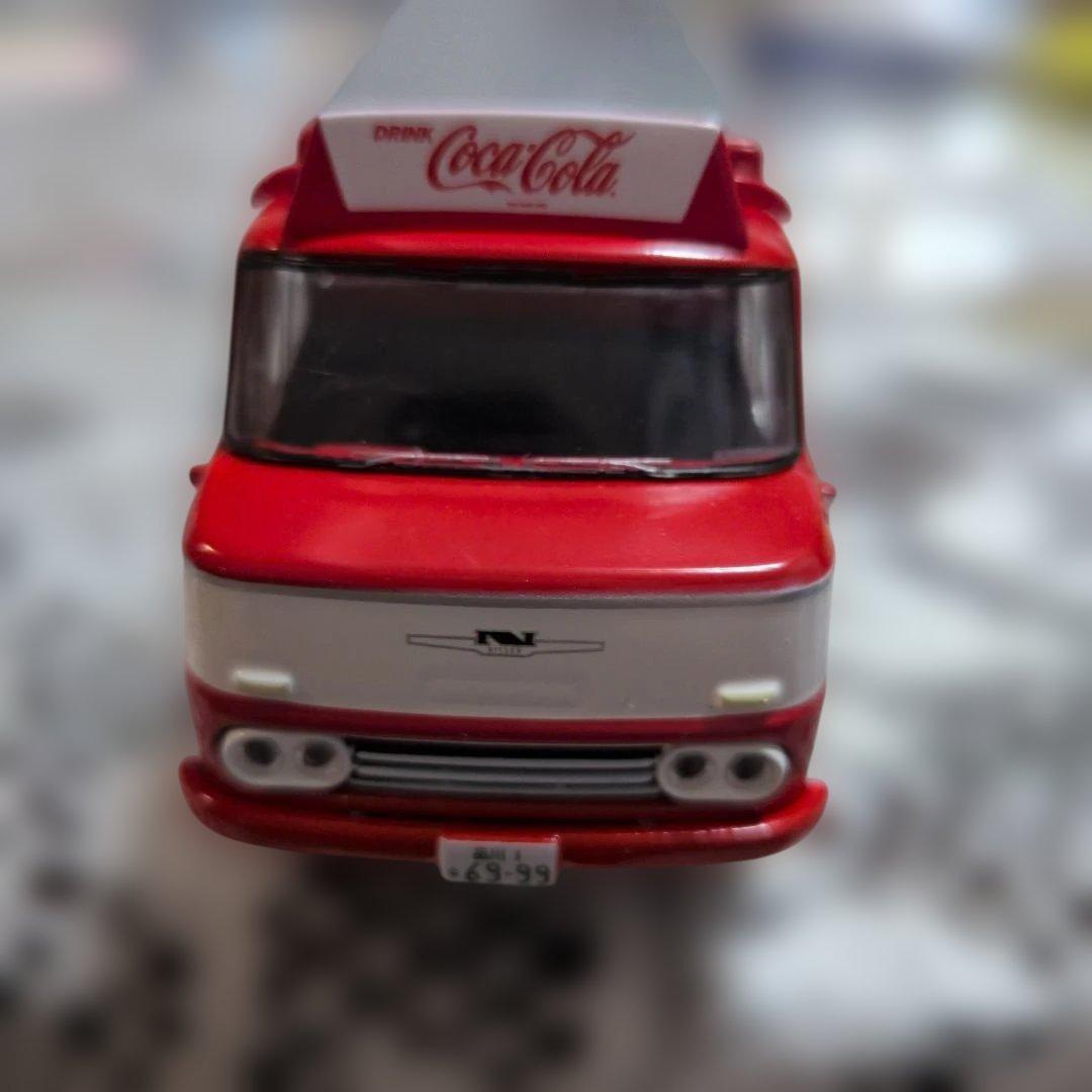 トミカ　リミットヴィンテージ日産 3.5tトラック　ルートカー（コカ・コーラ）