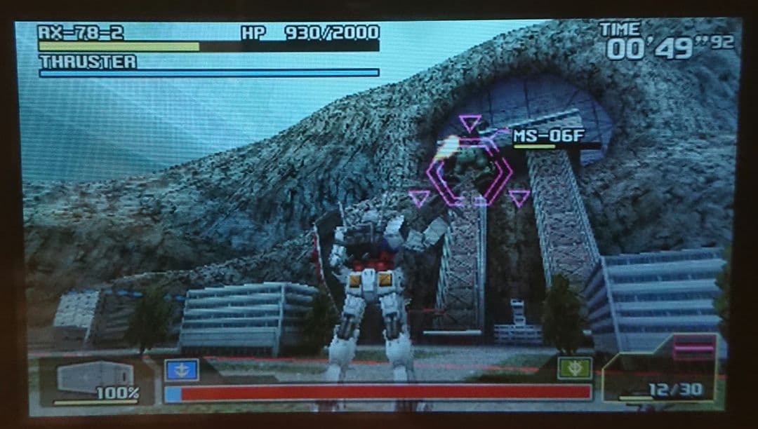 美品 ドコモ P906i PINK ピンク ガラケー ガンダム ゲーム 携帯