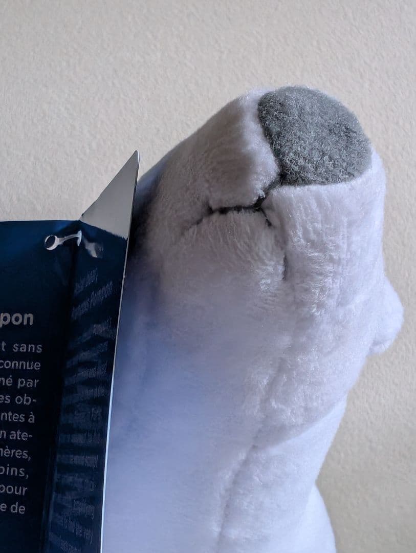 新品オルセー美術館のポンポン　シロクマ　ぬいぐるみ　グッズ　後ろ姿もかわいい