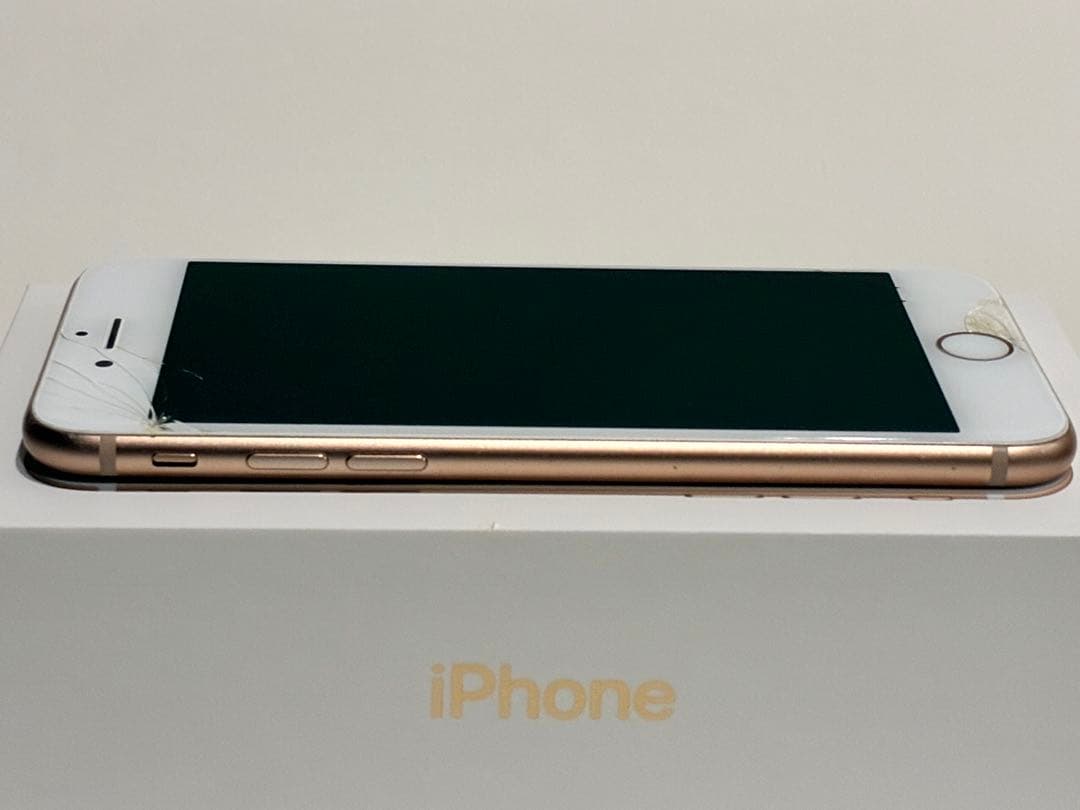 iPhone8 64GBゴールド 、画面、背面にひびあり