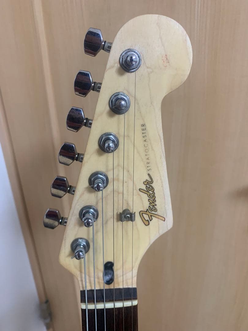 フェンダー風ストラトキャスタータイプのエレキギター