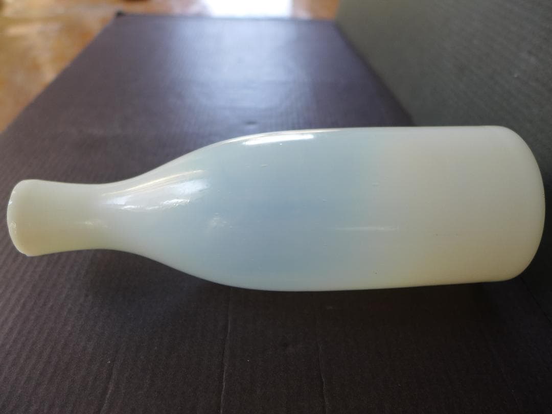 蔵出し　明治期頃　乳白ガラス　徳利　和ガラス瓶　乳半　明治ガラス　酒器　美品