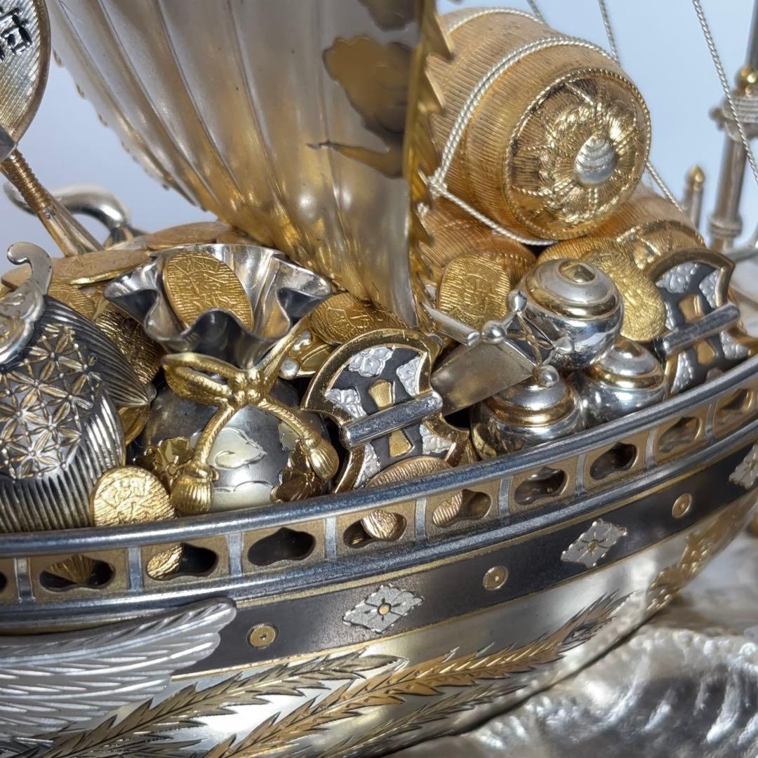 純銀製？ 宝船 置物 ガラスケース付 銀製刻印あり