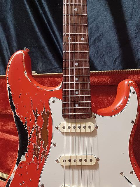 ギター FiestaRed Relic Multilayer Stratocaster