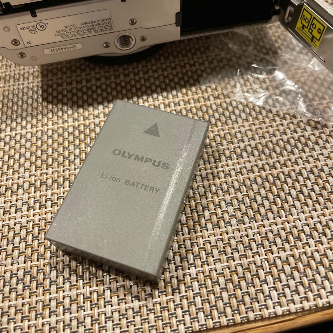 OLYMPUS PEN E-PL8 ダブルズームキット ホワイト