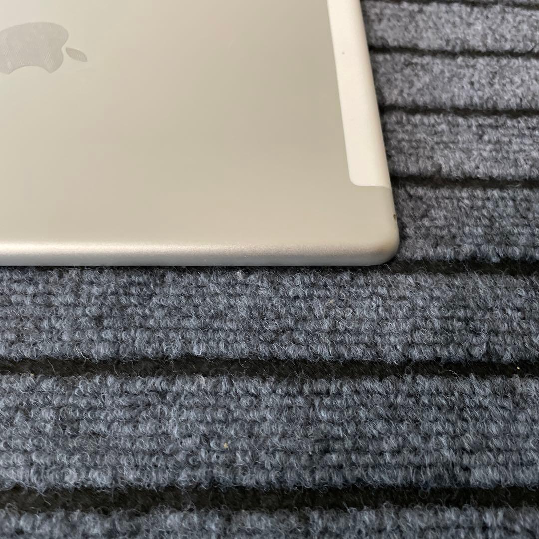 103 iPad 8世代 32GB SIMフリー シルバー