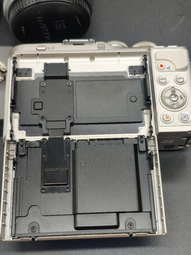 OLYMPUS PEN E-PL10 ホワイト　ダブルズームキット