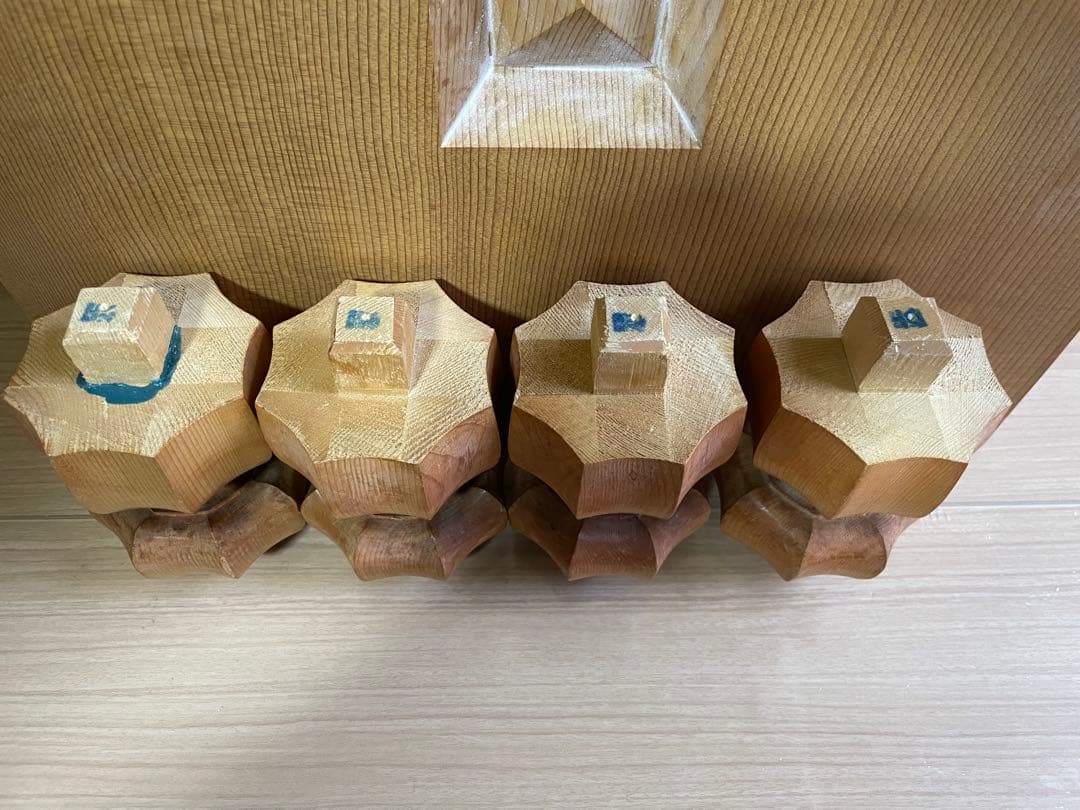 【極美品】高級 囲碁セット 本榧 ヘソ 脚付き 蛤碁石 盤覆付き