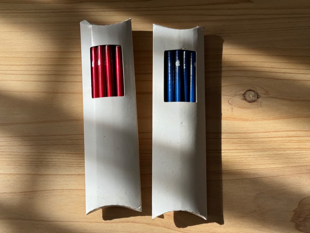 【本社グッズ】Apple アップル　ロゴ入り鉛筆24本　赤と青12本ずつ