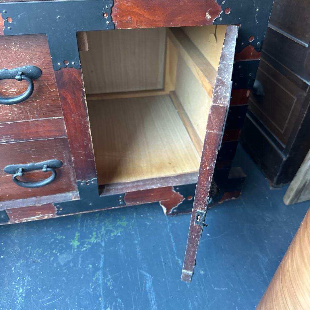 アンティーク木製タンス ドラゴン彫刻付き　車ダンス