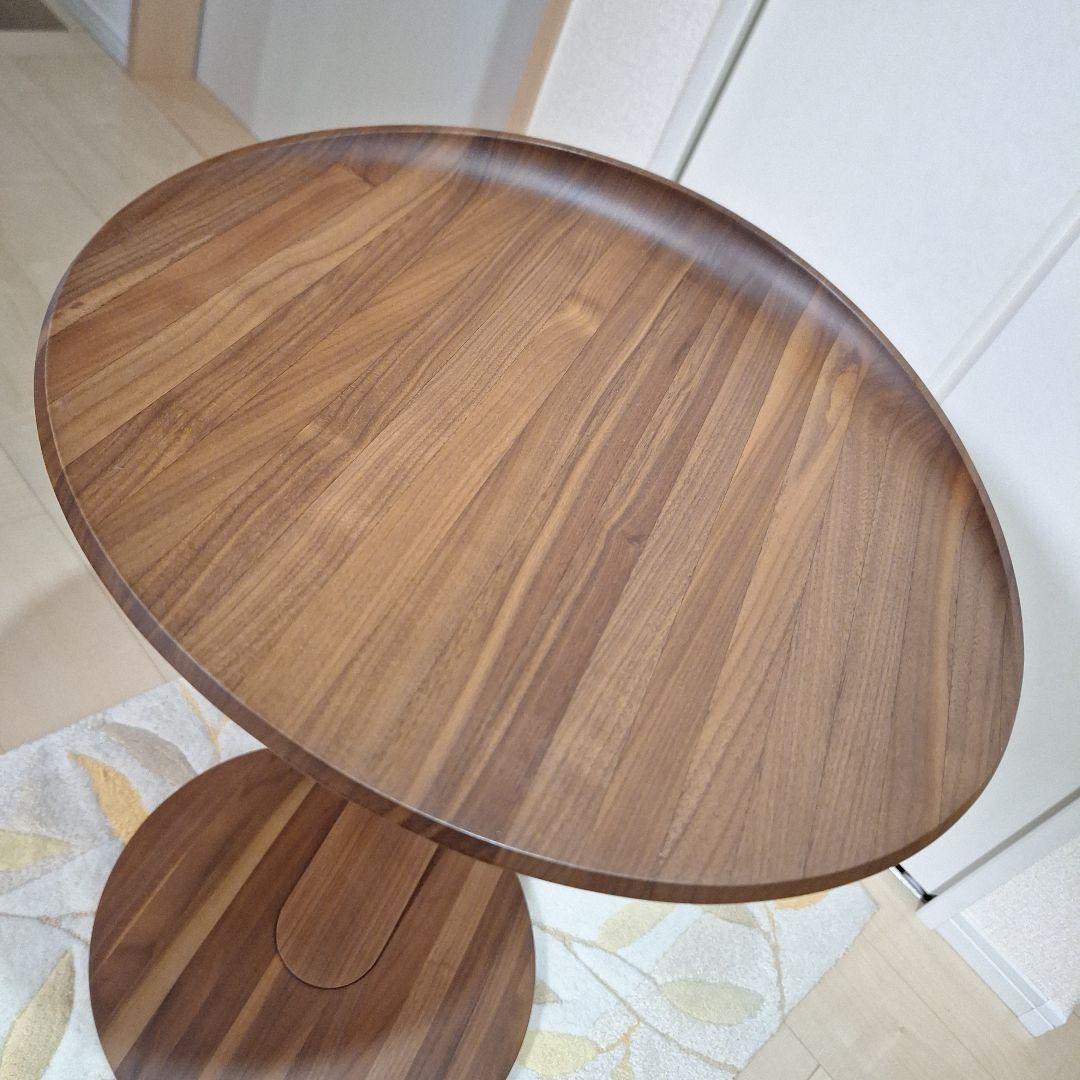 カリモク正規品サイドテーブル天然木ウォールナット材ナチュラル色、天板高さ66㎝、