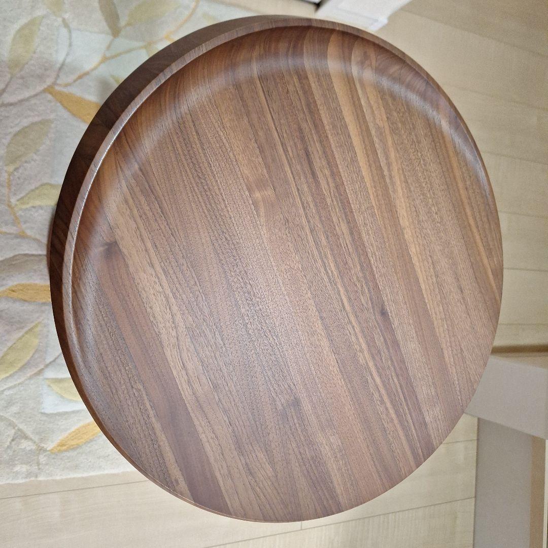 カリモク正規品サイドテーブル天然木ウォールナット材ナチュラル色、天板高さ66㎝、