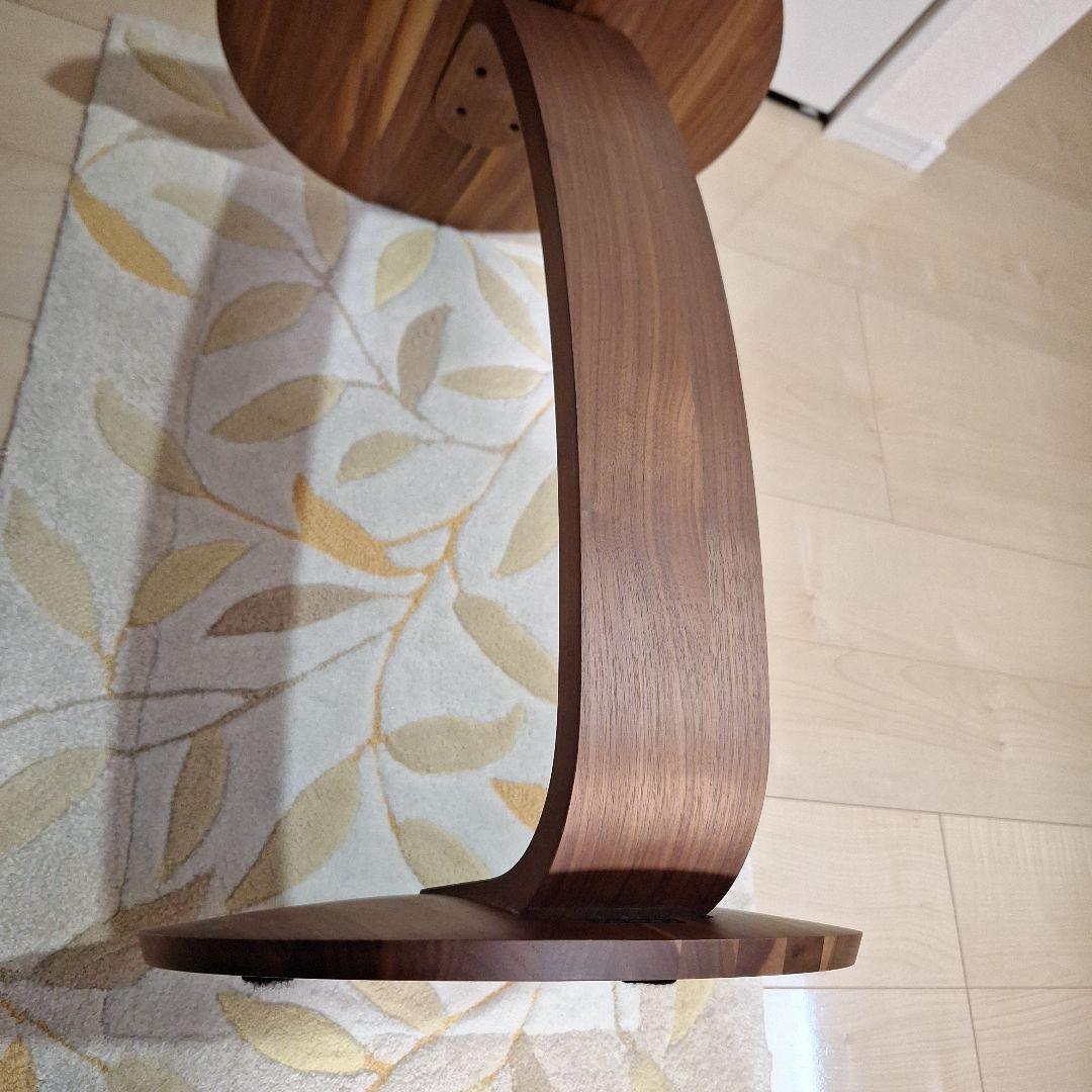 カリモク正規品サイドテーブル天然木ウォールナット材ナチュラル色、天板高さ66㎝、